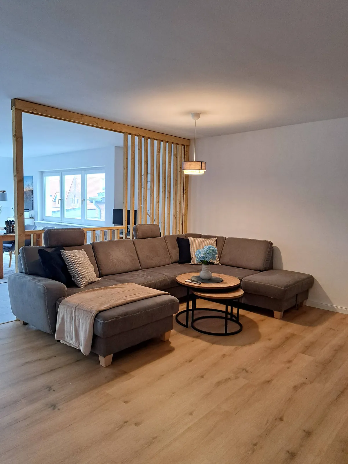 Livora Rooftop – Wohnbereich mit Ecksofa
