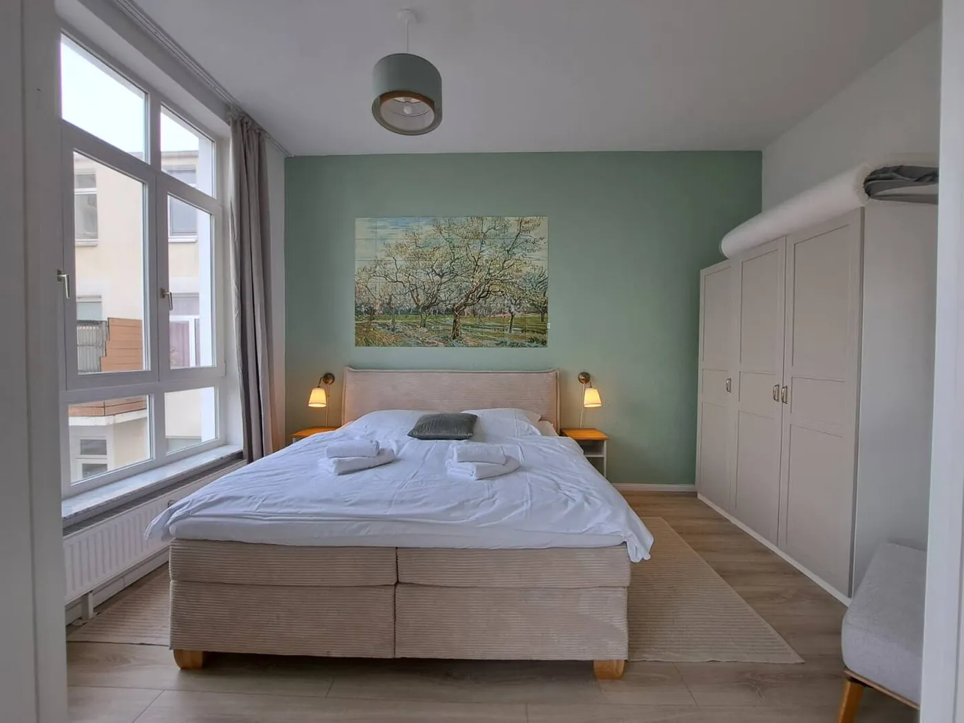 Livora Vincent – Schlafzimmer mit Boxspringbett